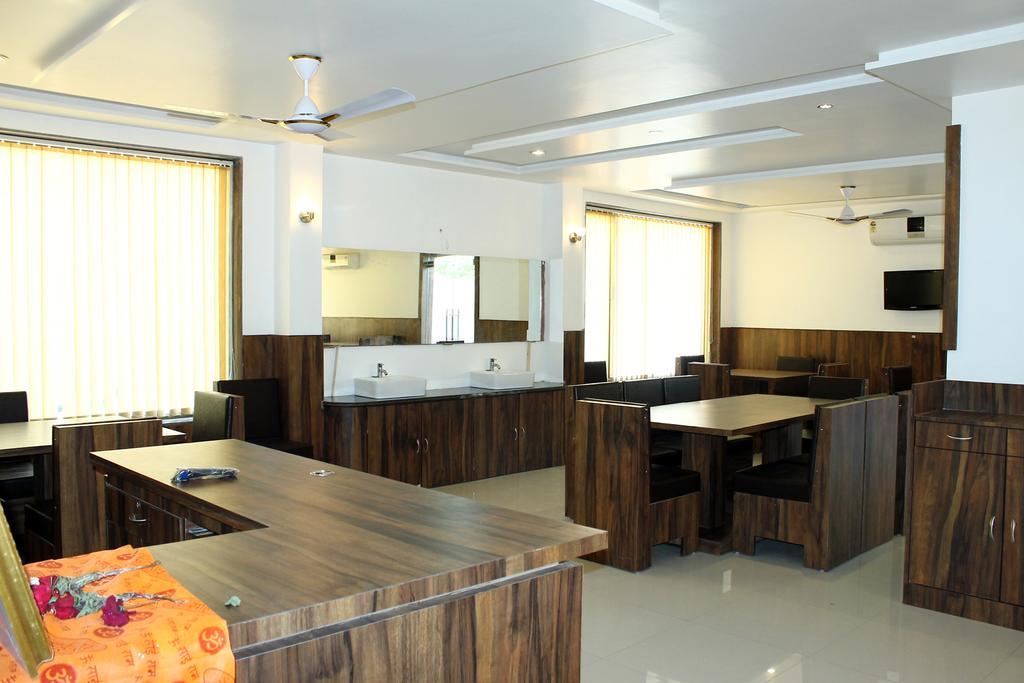 Oyo 4316 Hotel Sai Empire เชอร์ดี ภายนอก รูปภาพ