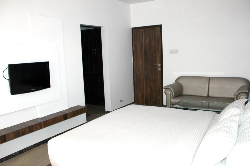Oyo 4316 Hotel Sai Empire เชอร์ดี ห้อง รูปภาพ