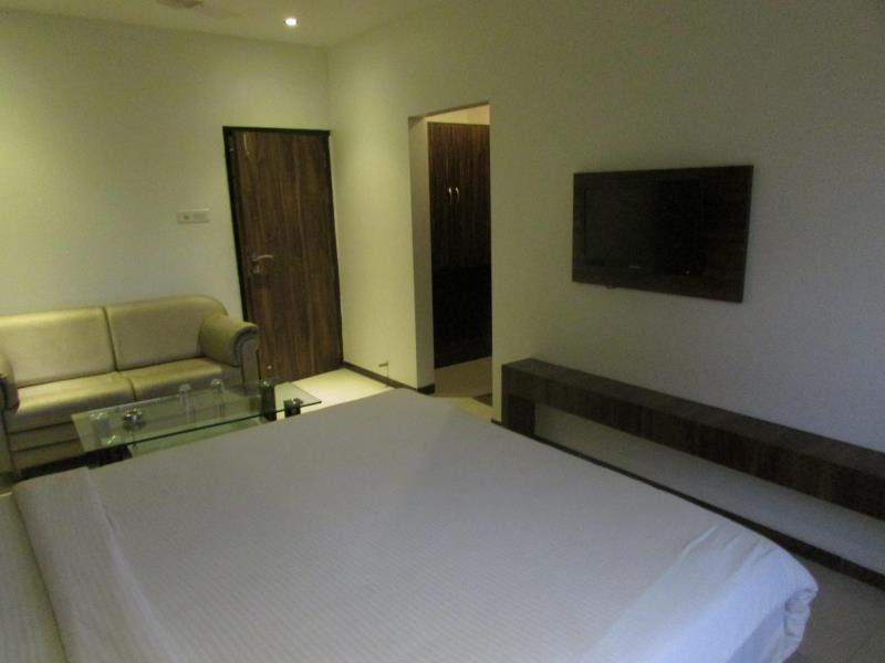 Oyo 4316 Hotel Sai Empire เชอร์ดี ภายนอก รูปภาพ